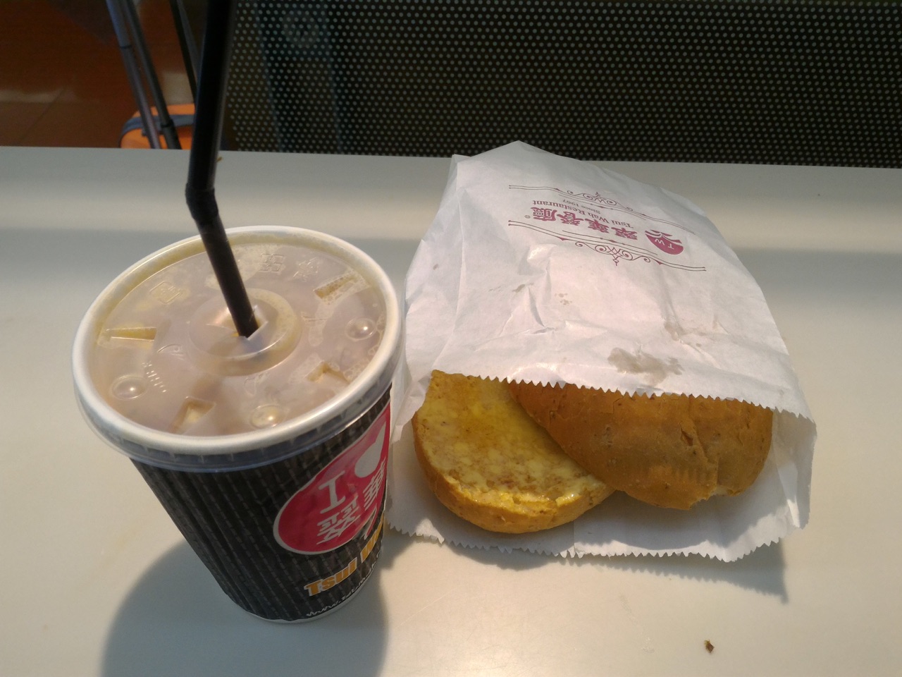 香港赤臘角機場翠華凍奶茶